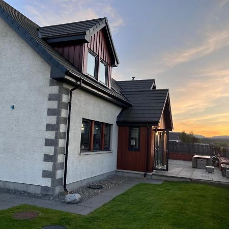 Alcantara- Modern Home With Hot Tub- Sleeps 10 Cromdale Exterior foto