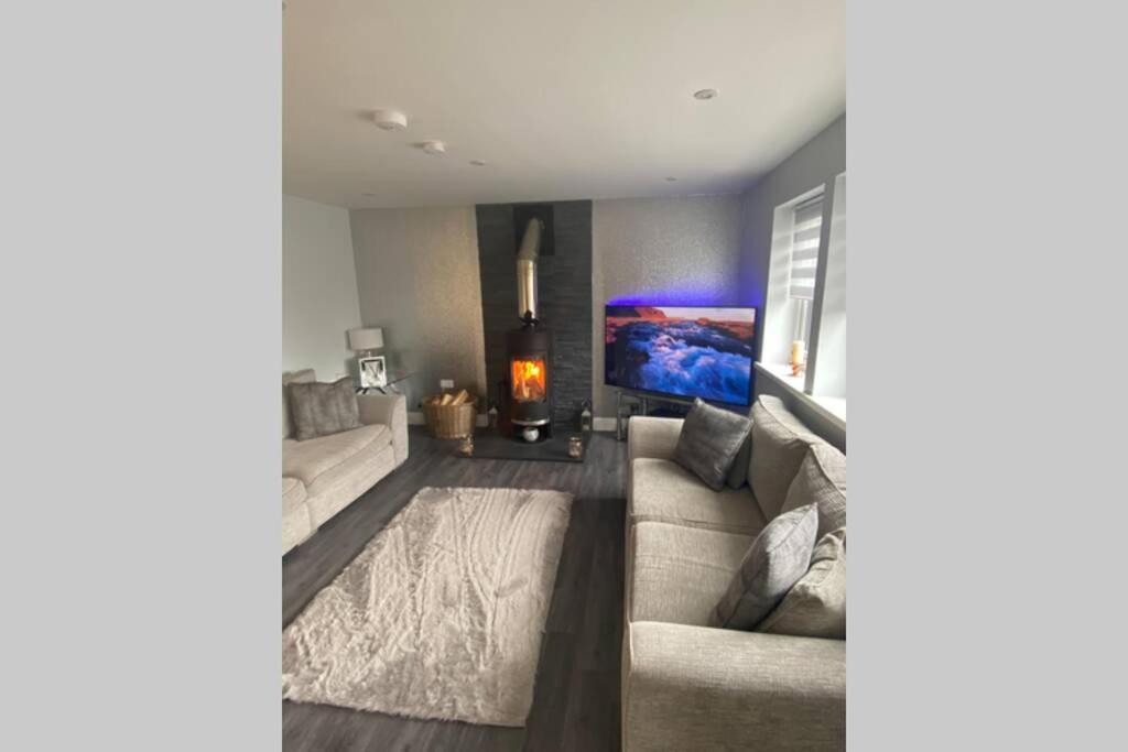 Alcantara- Modern Home With Hot Tub- Sleeps 10 Cromdale Exterior foto