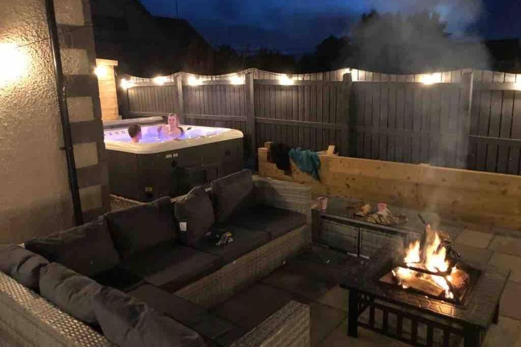 Alcantara- Modern Home With Hot Tub- Sleeps 10 Cromdale Exterior foto